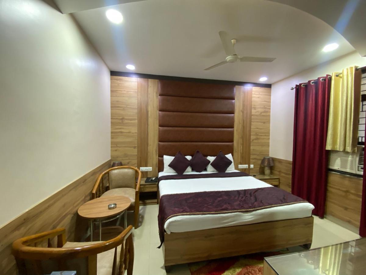 Hotel Pradeep Palace Gorakhpur Exteriör bild