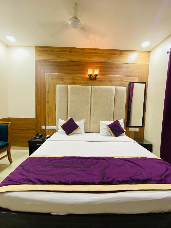 Hotel Pradeep Palace Gorakhpur Exteriör bild