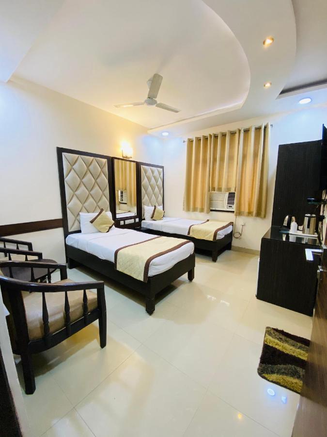 Hotel Pradeep Palace Gorakhpur Exteriör bild