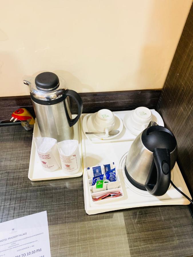 Hotel Pradeep Palace Gorakhpur Exteriör bild