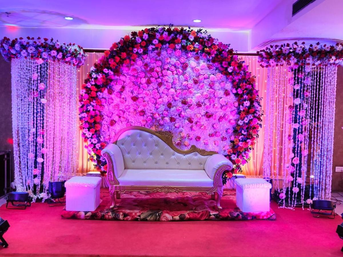 Hotel Pradeep Palace Gorakhpur Exteriör bild