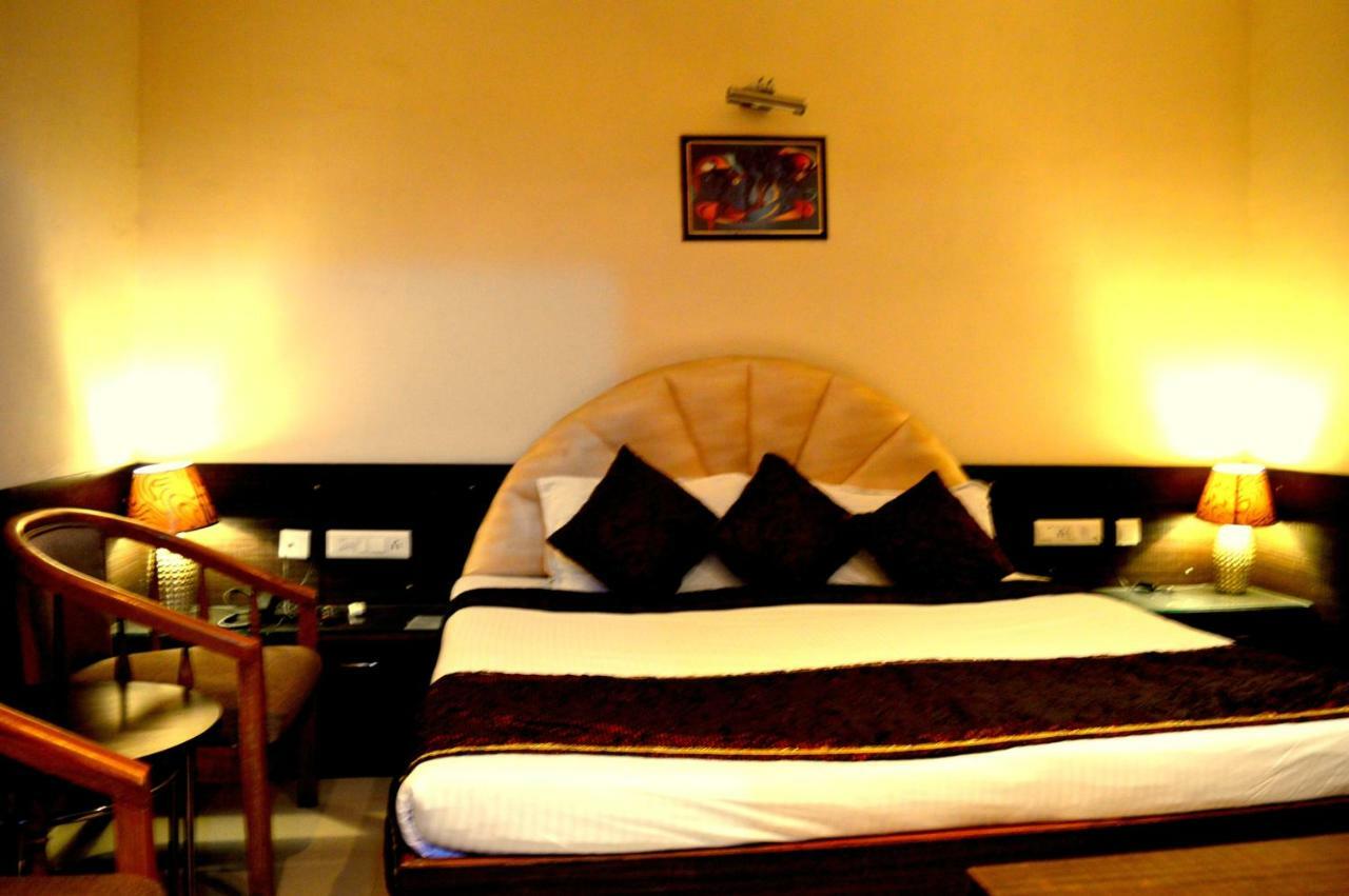 Hotel Pradeep Palace Gorakhpur Rum bild