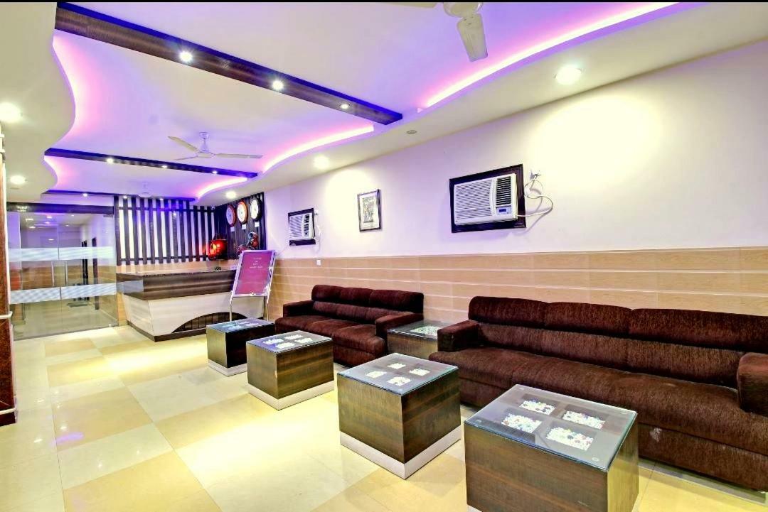Hotel Pradeep Palace Gorakhpur Exteriör bild