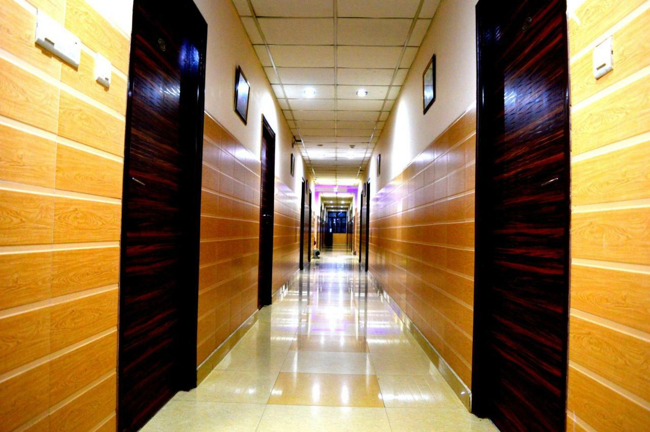 Hotel Pradeep Palace Gorakhpur Exteriör bild